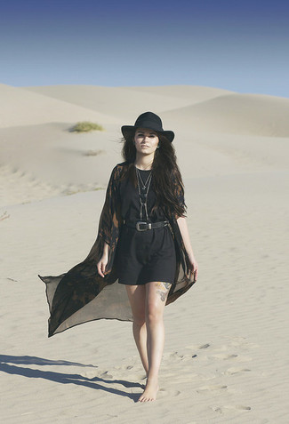 С чем носить черное кимоно с принтом