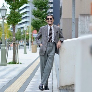 С чем носить черный нагрудный платок с принтом