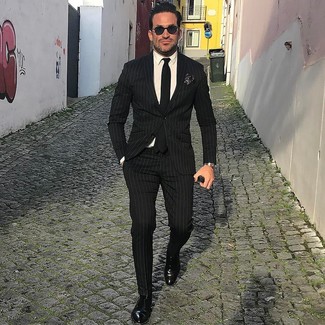 С чем носить черный нагрудный платок с принтом