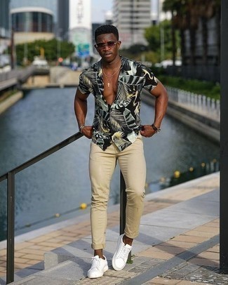 С чем носить черную рубашку с принтом мужчине