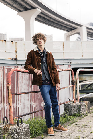 С чем носить черную рубашку с принтом мужчине