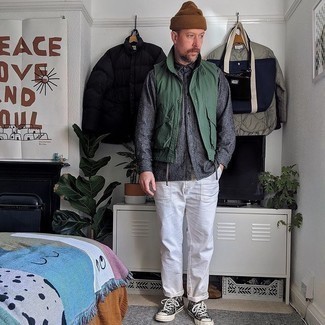 С чем носить черные кеды с принтом мужчине