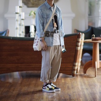 С чем носить черные кеды с принтом мужчине