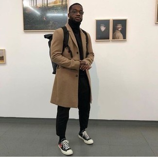 С чем носить черные кеды с принтом мужчине