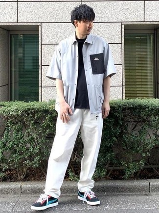 С чем носить черные кеды с принтом мужчине