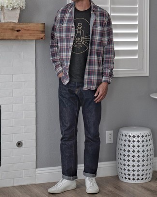 С чем носить черную футболку с принтом мужчине