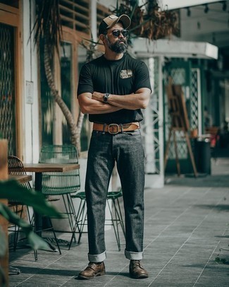 С чем носить черную футболку с принтом мужчине