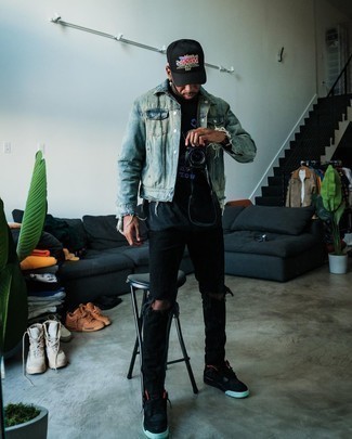 С чем носить черную футболку с принтом мужчине