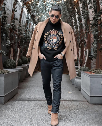 С чем носить черную шерстяную водолазку с принтом мужчине