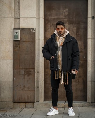 Какой худи носить с черной курткой-пуховиком мужчине