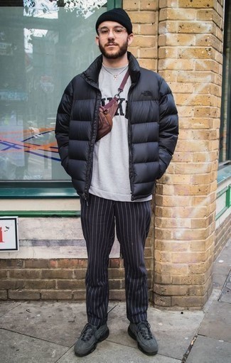 Какие свитшоты носить с черной курткой-пуховиком мужчине