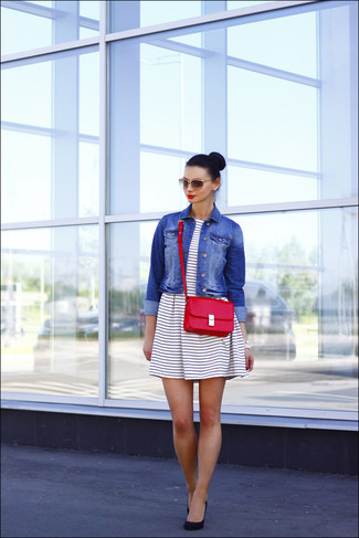 Какие джинсовые куртки носить с черными туфлями