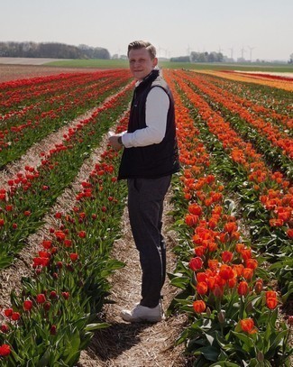 С чем носить черную стеганую куртку мужчине