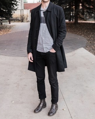 Какие повседневные ботинки носить с черным дождевиком мужчине