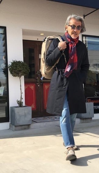 Какие ботинки дезерты носить с черным дождевиком