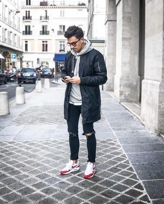 Как носить черный дождевик с серым худи мужчине