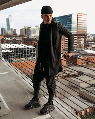 Какой худи носить с черным дождевиком мужчине