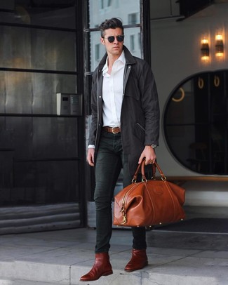 С чем носить черный дождевик мужчине