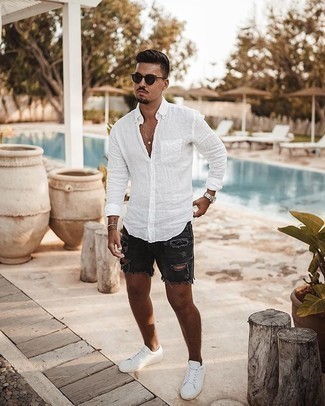 С чем носить черные рваные шорты мужчине