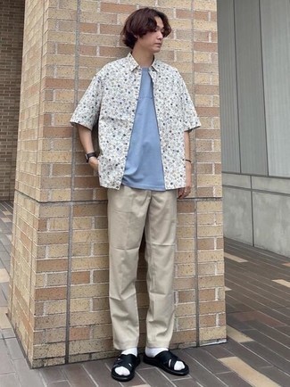 Какие брюки чинос носить с черными сандалиями