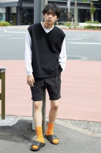 С чем носить черные сандалии мужчине