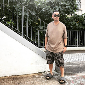 С чем носить черные сандалии мужчине