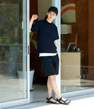 С чем носить черные сандалии мужчине