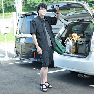 С чем носить черные сандалии мужчине