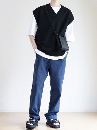 Какие трикотажные жилеты носить с черными сандалиями мужчине