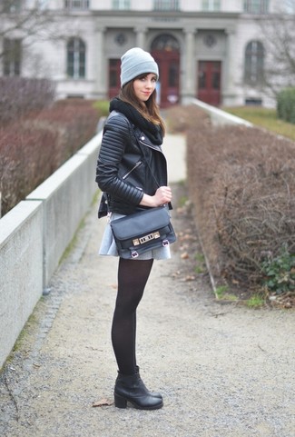 С чем носить черный шарф женщине