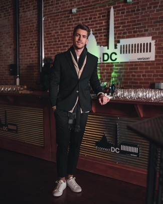 С чем носить черный шарф мужчине