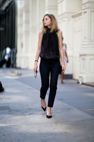 С чем носить черную блузку с пайетками