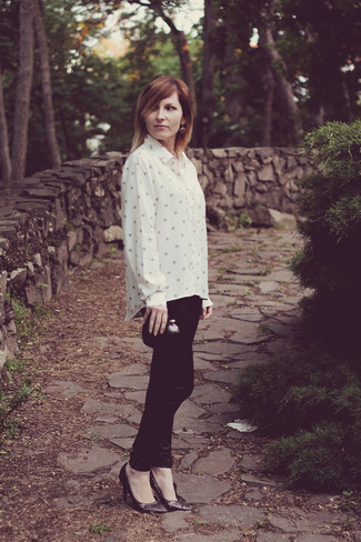 С чем носить черные туфли с пайетками