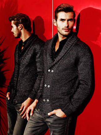 С чем носить черный кардиган с отложным воротником мужчине