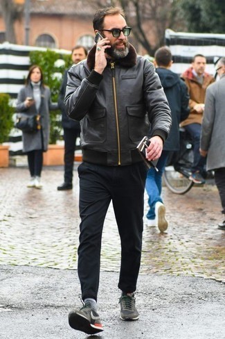 Какие кроссовки носить с черной короткой дубленкой мужчине