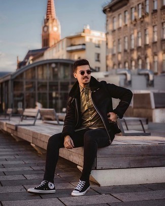 Как носить черную короткую дубленку с черными джинсами мужчине