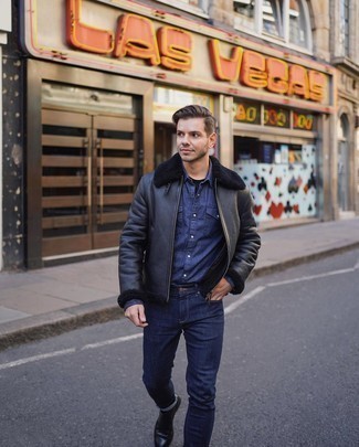 Как носить черную короткую дубленку с синими джинсами мужчине