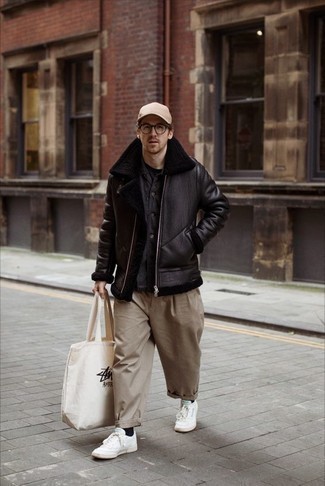 С чем носить черную короткую дубленку мужчине