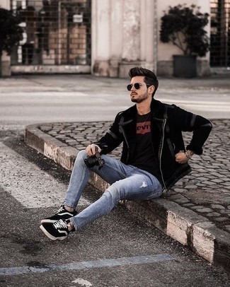 Какие низкие кеды носить с черной короткой дубленкой мужчине