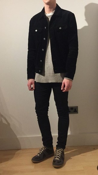 Как носить черную куртку-рубашку с черными джинсами мужчине