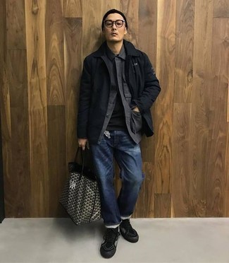Какие джинсы носить с черной курткой-рубашкой мужчине