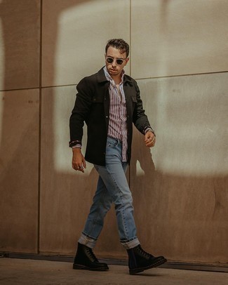 Какие джинсы носить с черной курткой-рубашкой мужчине