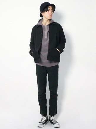 С чем носить черную куртку-рубашку мужчине