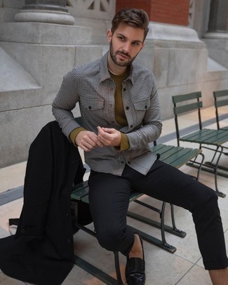 Какие плащи носить с черной курткой-рубашкой мужчине