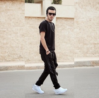 С чем носить черную рубашку мужчине весна