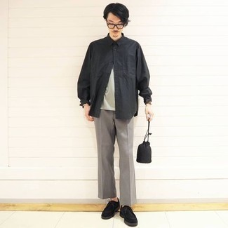 С чем носить черную рубашку мужчине весна