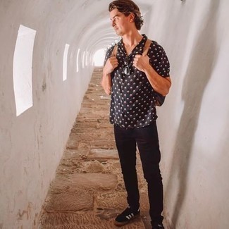 С чем носить черную рубашку мужчине лето