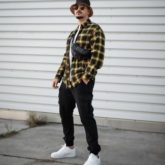 С чем носить черную рубашку мужчине лето