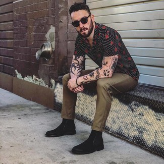 С чем носить черную рубашку мужчине весна