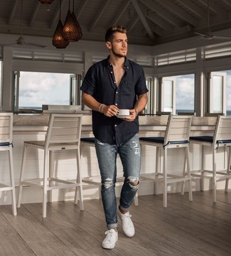 С чем носить черную рубашку мужчине в жару